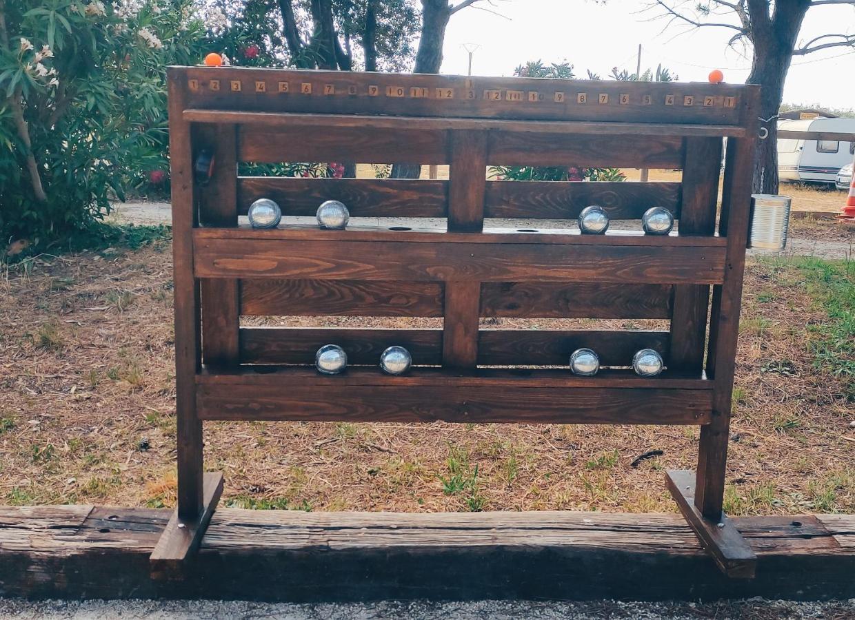 Offrez-Vous Un Sejour Dans Notre Studio T1 Bis A Entressen Une Grande Piscine Pour Se Rafraichir ,Un Espace De Jeux Pour Enfants Pour Des Heures De Divertissement Un Terrain De Petanque Pour Des Parties Endiablees Екстер'єр фото